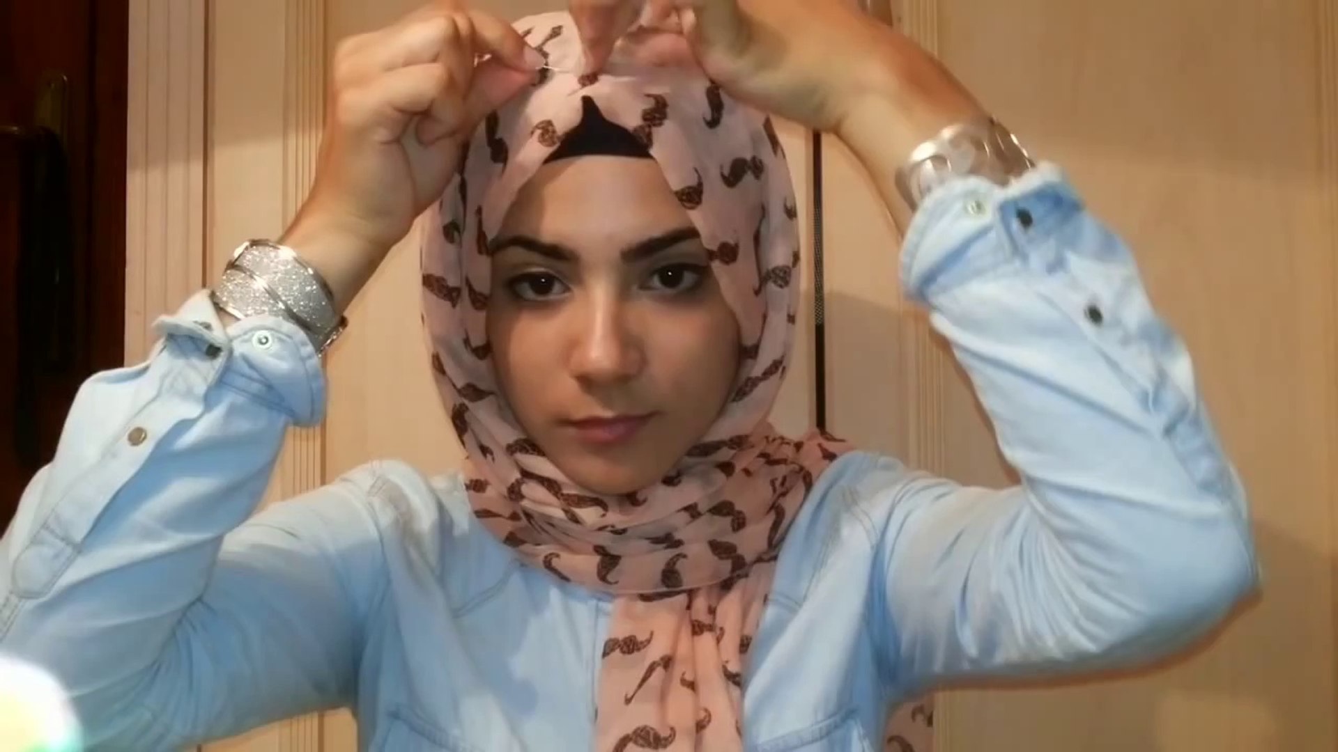 Turkish hijab on webcam
