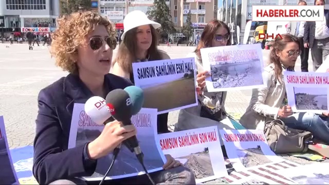 7 Kişi Plaj Havlusuyla Eylem Yaptı, 30 Kişi İzledi