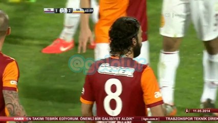 Muslera baraj kurdukmak için Selçuk ve Sabri'ye sesleniyor.