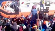 Immigrazione: decine di dispersi dopo affondamento barcone