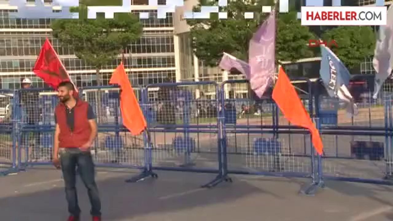 Anne Korkmaz: Acaba Evlatları Annelerinin Elini...