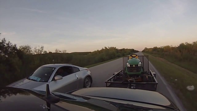 Nissan 350z VS Mercedes E55... Meme avec une remorque, Mercedez WIN!