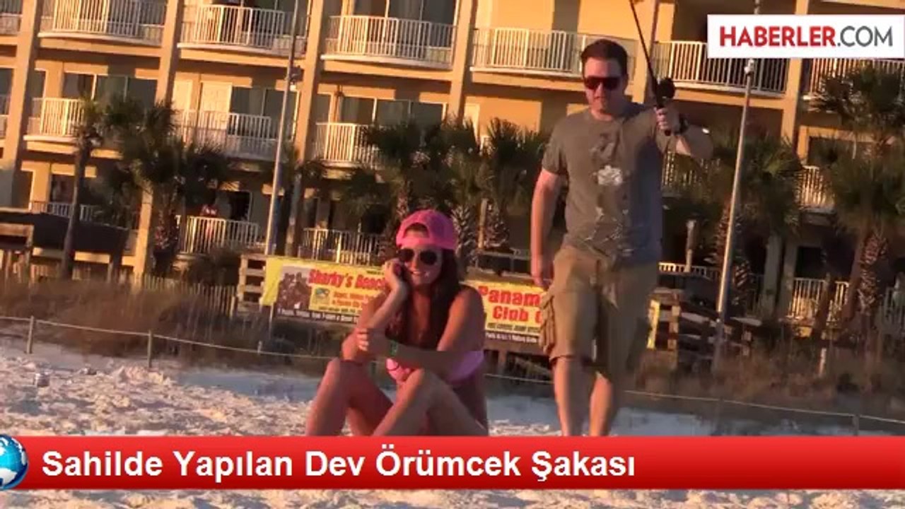 Sahilde Yapılan Dev Örümcek Şakası