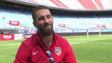 Arda Turan hangi kitabı okuyor?