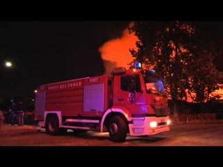 Napoli - Incendio all'ex campo rom di Poggioreale (12.05.14)