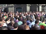 Napoli - Scontri di Roma, tifosi in piazza Dante per Ciro Esposito (11.05.14)