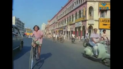 Aarilirundhu Arupadhu Varai Movie Songs - Vazhkaye Vesham Song