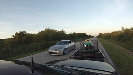 Une 350Z doublée par une Mercedes E55... avec remorque !