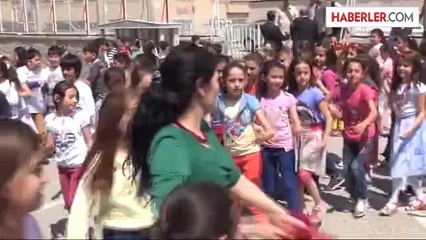 Öğrencilere Teneffüste Halk Oyunları Eğitimi