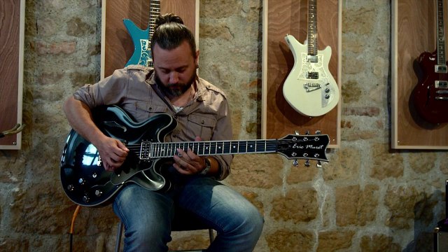 Essai du modèle demi caisse My Bettie du luthier Eric Muret Guitares