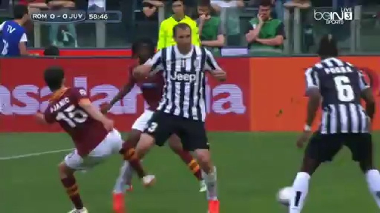 Fallo da rosso di Pjanic - Roma-Juve 11/05/2014