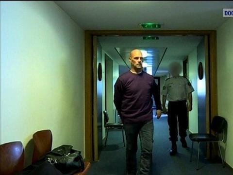 DOCUMENT BFMTV: Entraîneur de tennis accusé de viol: arrivée au bureau du juges des libertés - 13/05