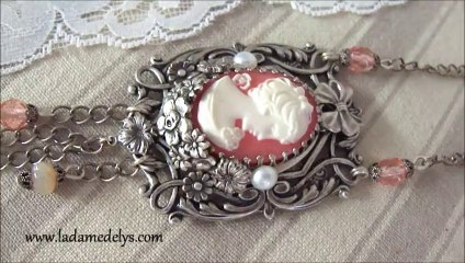 Sautoir avec camée rose rococo Shabby chic - La Dame de Lys