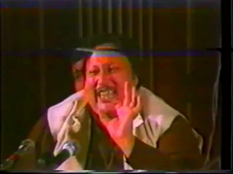 Tere Darwaze Pe Chilman Nahi Dekhi Jati [Live Version]