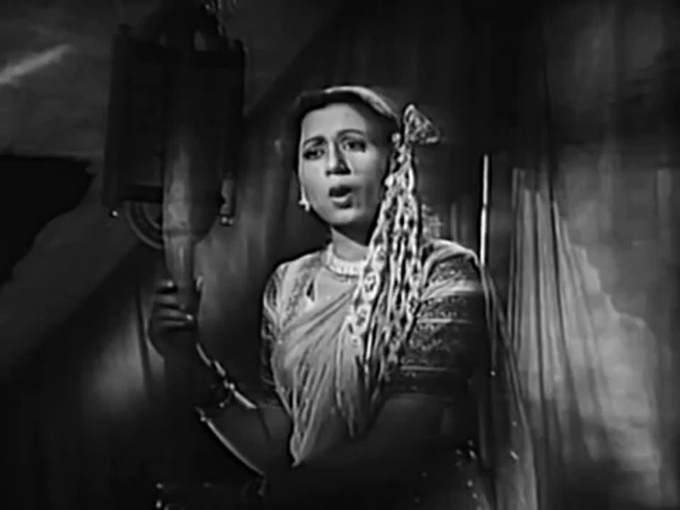 AE DIL TUJHE KASAM HAI TU HIMMAT NA HAARNA - 1949