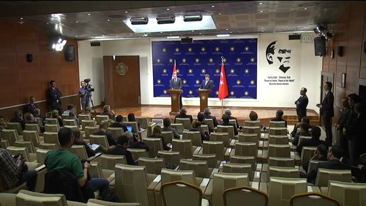 Davutoğlu'ndan muhabire sert tepki