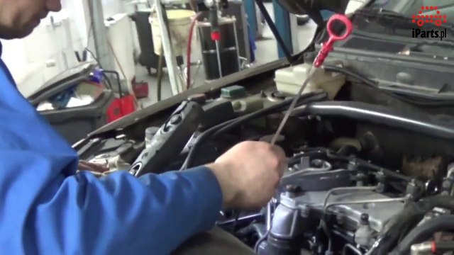Wymiana filtra oleju silnikowego w Volvo XC90 - iParts.pl