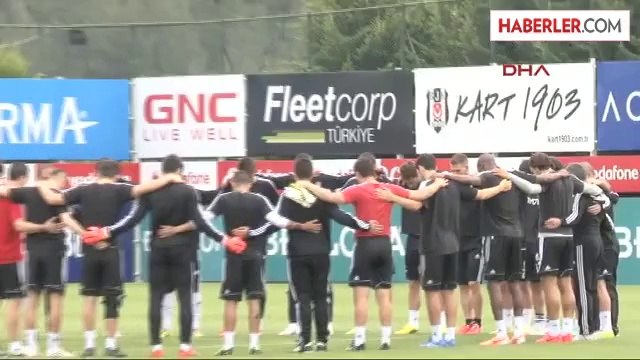 Beşiktaş'ın Tüm Tesislerinde Bayraklar Yarıya İndirildi