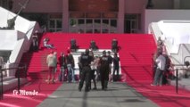 Cannes 2014 : l'installation du tapis rouge en une minute