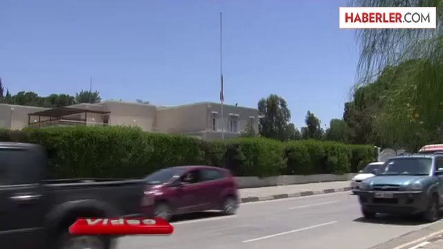 KKTC Lefkoşa Türk Büyükelçiliğinde Bayraklar Yarıya İndirildi