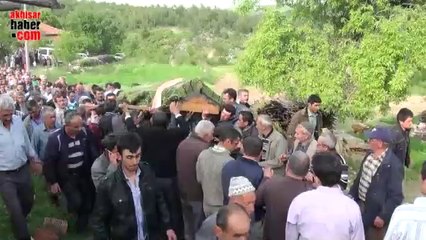 AKHİSAR’DA 3 MADEN İŞÇİSİ SON YOLCULUĞUNA UĞURLANDI