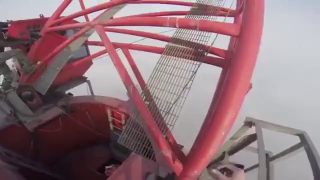 Two Russian Guys Climbing Shanghai Tower 650 Meters - Fun Zone