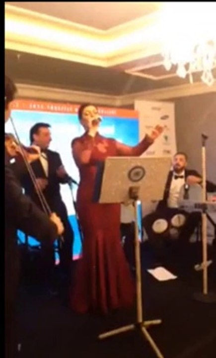 Özlem Ağırman  Rixos Pera Sahnesi İstanbul 27.Tüketici Zirvesi