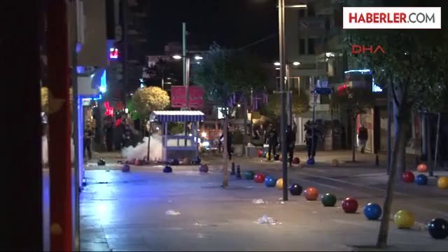 Kadıköy'de Eylem Yapan Gruba Polis Müdahale Etti