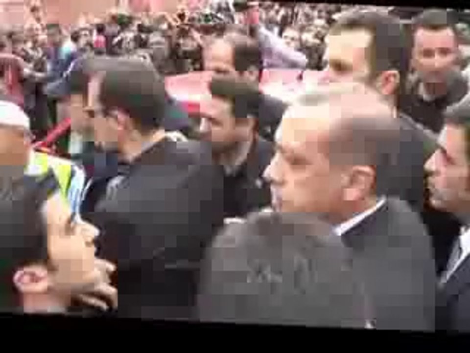 Başbakan Yumruk mu Attı?