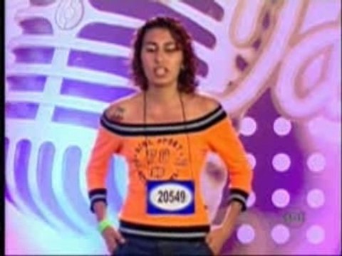 Ídolos cantando o hino nacional