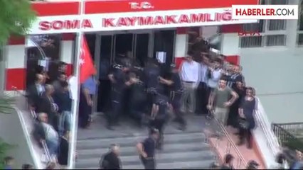 Dha Yurt: Gözaltına Alınan Kişinin Peşinden Gitti, Merdivenlerden Böyle Düştü