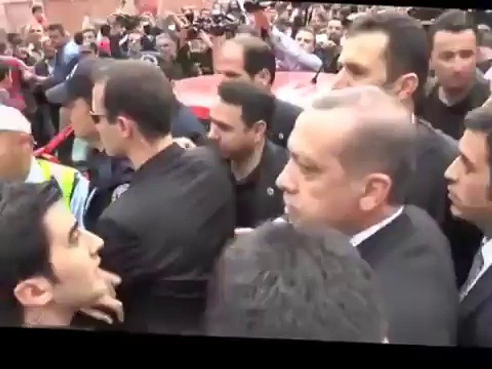 Başbakan Erdoğan vatandaşı böyle yumrukladı