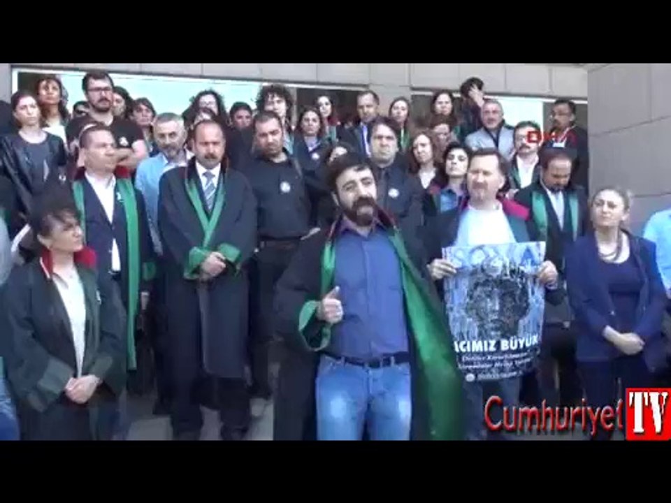 Adliye içinde avukatlardan Soma eylemi