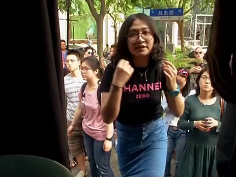 Художник изобразил Шанхай в гигантских «селфи»