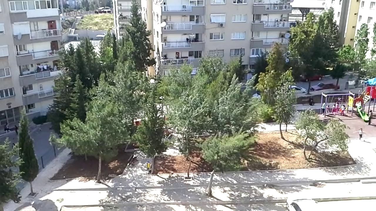 Buca,  1255. Sokak,  her gün geçen manav,  15 Mayıs 2014, 16.10