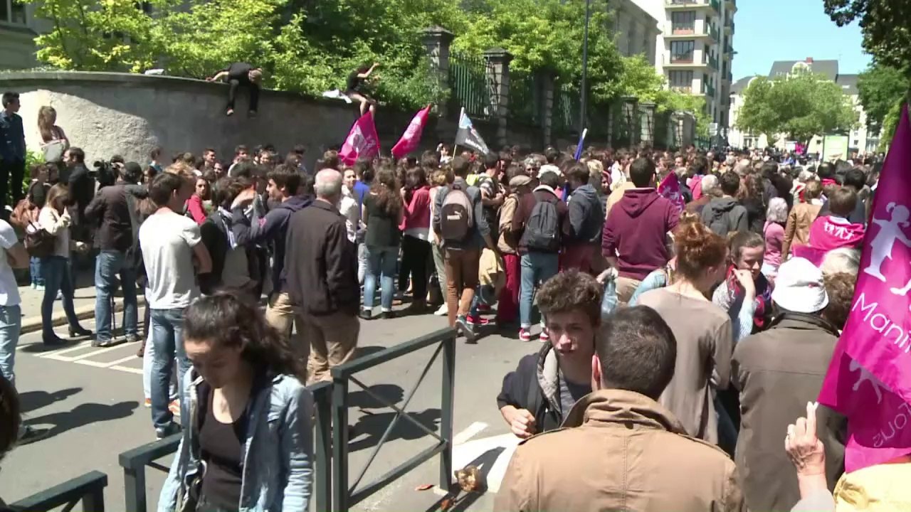 Nantes: face-à-face tendu entre lycéens et 150 "Manif pour tous"