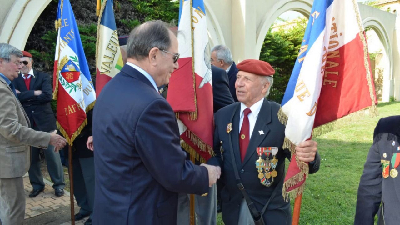 Cérémonie à la mémoire des militaires de la Gendarmerie et des parachutistes tués lors des événements d'OUVEA.