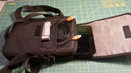 V7 (TDM21BLK-1N) Premium Messenger Carrying Case for Tablet, iPad mini