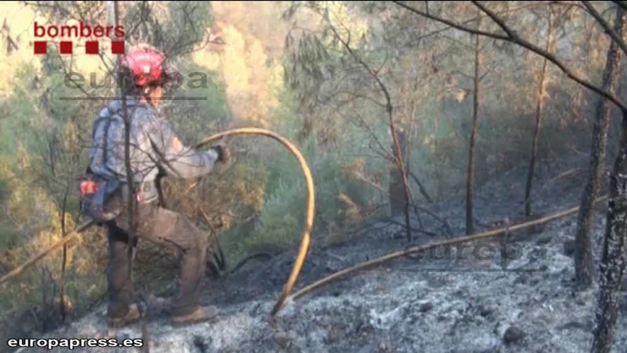 Un incendio quema una fábrica en Parets