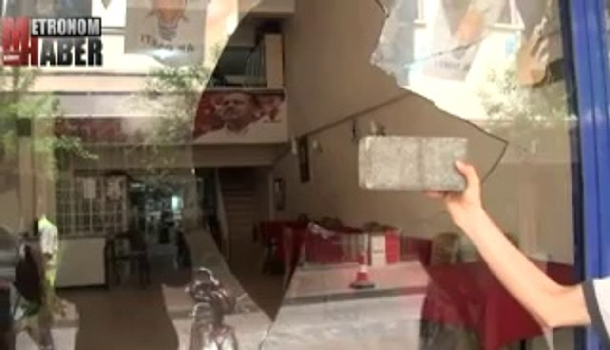 Akhisar Ak Partiye saldırı