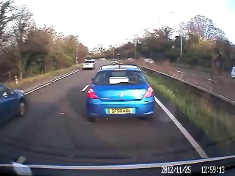 Gros crash sur l'autoroute : voiture VS camion