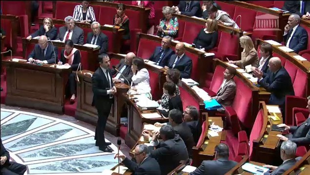 [ARCHIVE] Rythmes scolaires : réponse de Benoît Hamon au député Alain Suguenot lors des questions au Gouvernement à l'Assemblée nationale, le 14 mai 2014
