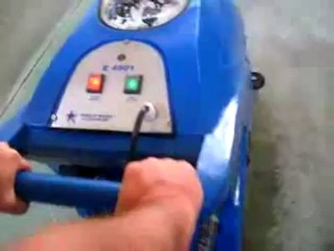 Zemin Temizleme Makinası Elektrikli CLEANVAC E 4501.flv