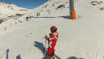 Joris skie avec son Papa