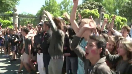 Chicos con faldas contra el sexismo