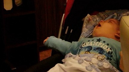 Kaan Kanat Ludwig van Beethoven Ay Işığı Sonatı Dinliyor