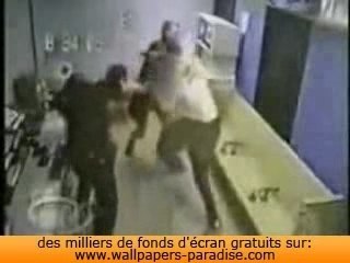 La police se bat contre un voyou lol