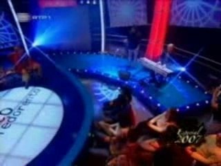 Gato fedorento-repositor de supermercado