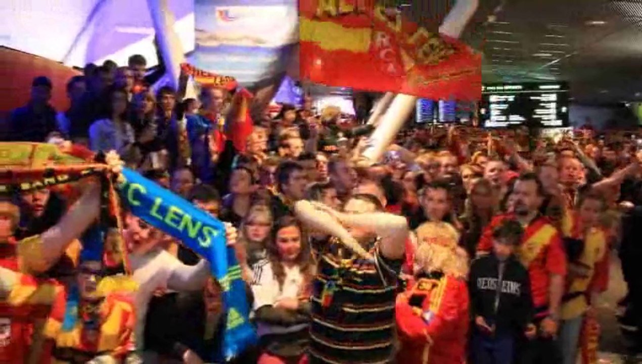 L'arrivée du RC Lens à l'aéroport de  Lesquin après la montée en Ligue 1