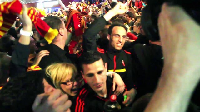 Lesquin : plus de 1 500 supporters à la descente de l'avion du RC Lens